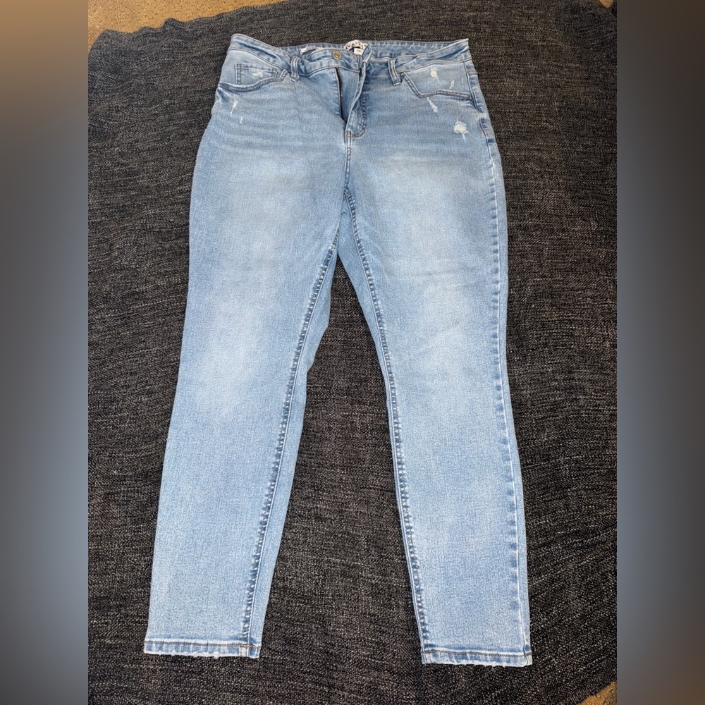 Ava &‎ Viv Light Wash High Rise Skinny Jeans 17